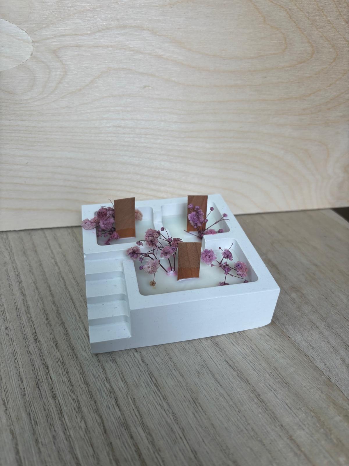 Giardino Zen con Ornamenti Floreali -