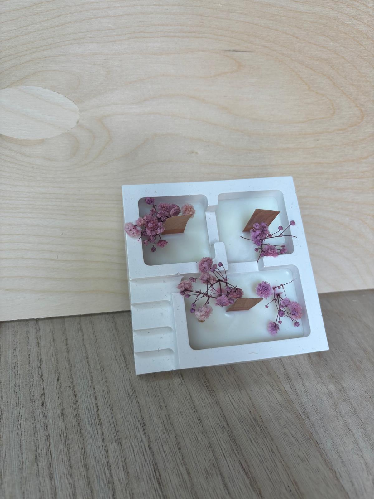 Giardino Zen con Ornamenti Floreali -