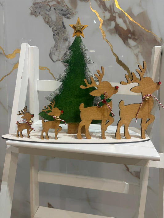 La Tua Famiglia di Renne: Composizione Natalizia in Legno Personalizzabile con Nomi
