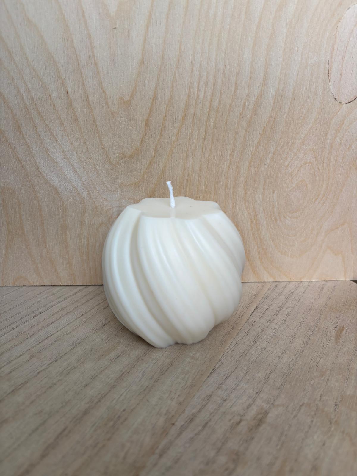 Candela decorativa in cera bianca a forma di spirale - Scegli la Tua Grandezza Preferita